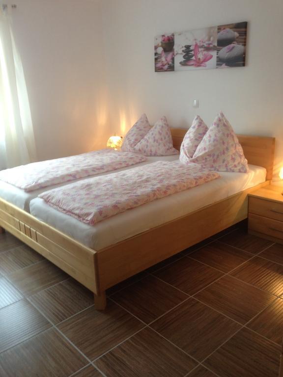 Panoramahof Holly Hotel Obervellach Room photo